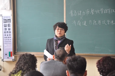 采購中心王總與學(xué)員交流 采購中心王總與學(xué)員交流