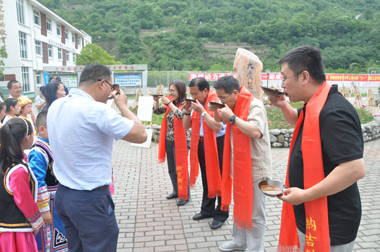 健力源集團心系助學(xué)，情暖北川